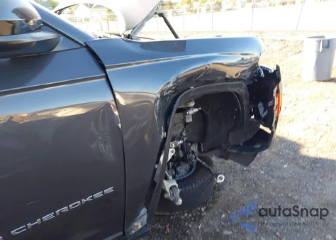 2025 Jeep Grand Cherokee Laredo 4X4 from USA, damaged, VIN 1C4RJHAG5SC292681